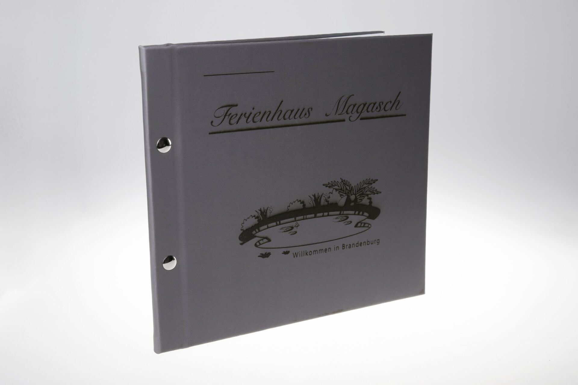 Buchdruck für Ferienhaus Magasch mit Leder-Hardcover