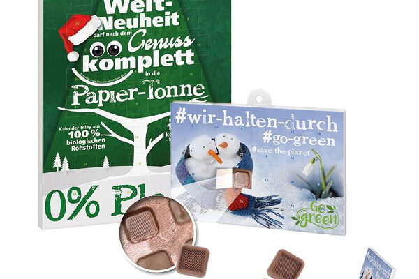 Nachhaltiger Adventskalender aus Papier mit winterlichem Design und biologisch abbaubaren Schokoladenverpackungen.