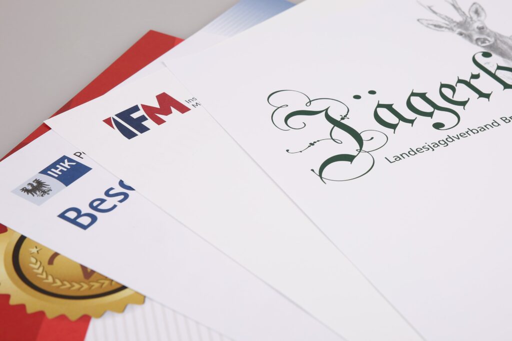Gedruckte Urkunden und Bescheinigungen für IHK, IFM und Landesjagdverband Brandenburg
