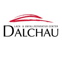 Logo des DALCHAU Lack- & Unfallreparatur-Center mit stilisierter roter Dachlinie und kräftiger Wortmarke