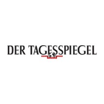 Logo der deutschen Tageszeitung „Der Tagesspiegel“ mit klassischer Serifenschrift und Weltkugel-Grafik, ergänzt durch das Motto „Rerum Cognoscere Causas“.